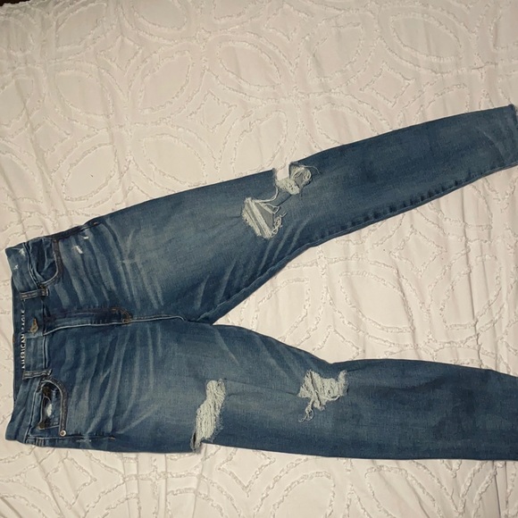Women’s American Eagle Jeans - Picture 2 of 3